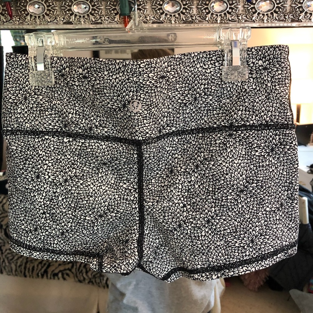 Lululemon booty shorts